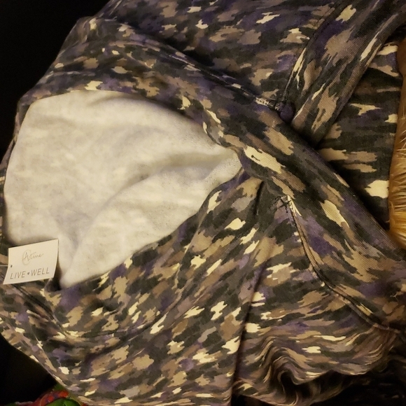 Cato Activewear Purple/Gray/Crean Open Back Crossed Sweatshirt Size Large - Picture 5 of 9